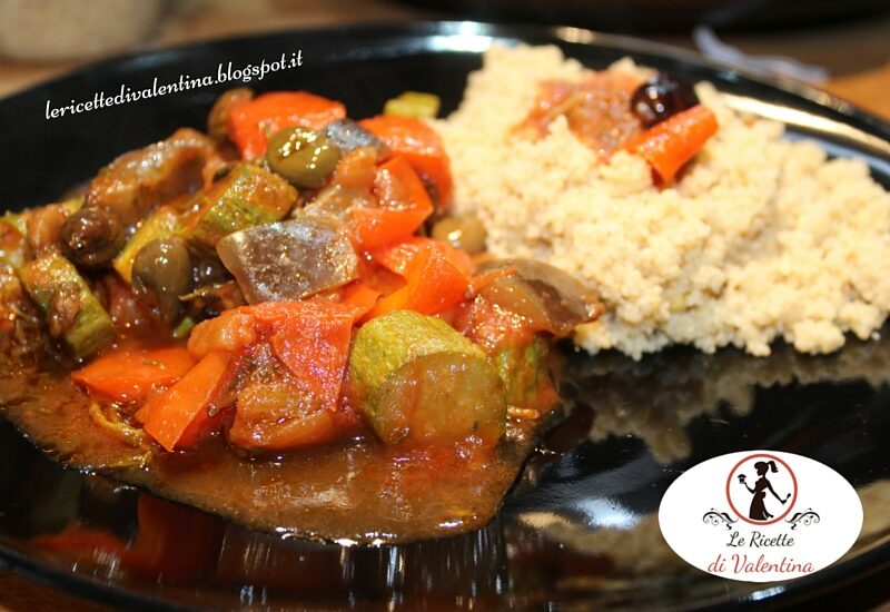 Cous cous integrale con Verdure al pomodoro e olive con la pentola Slow Cooker