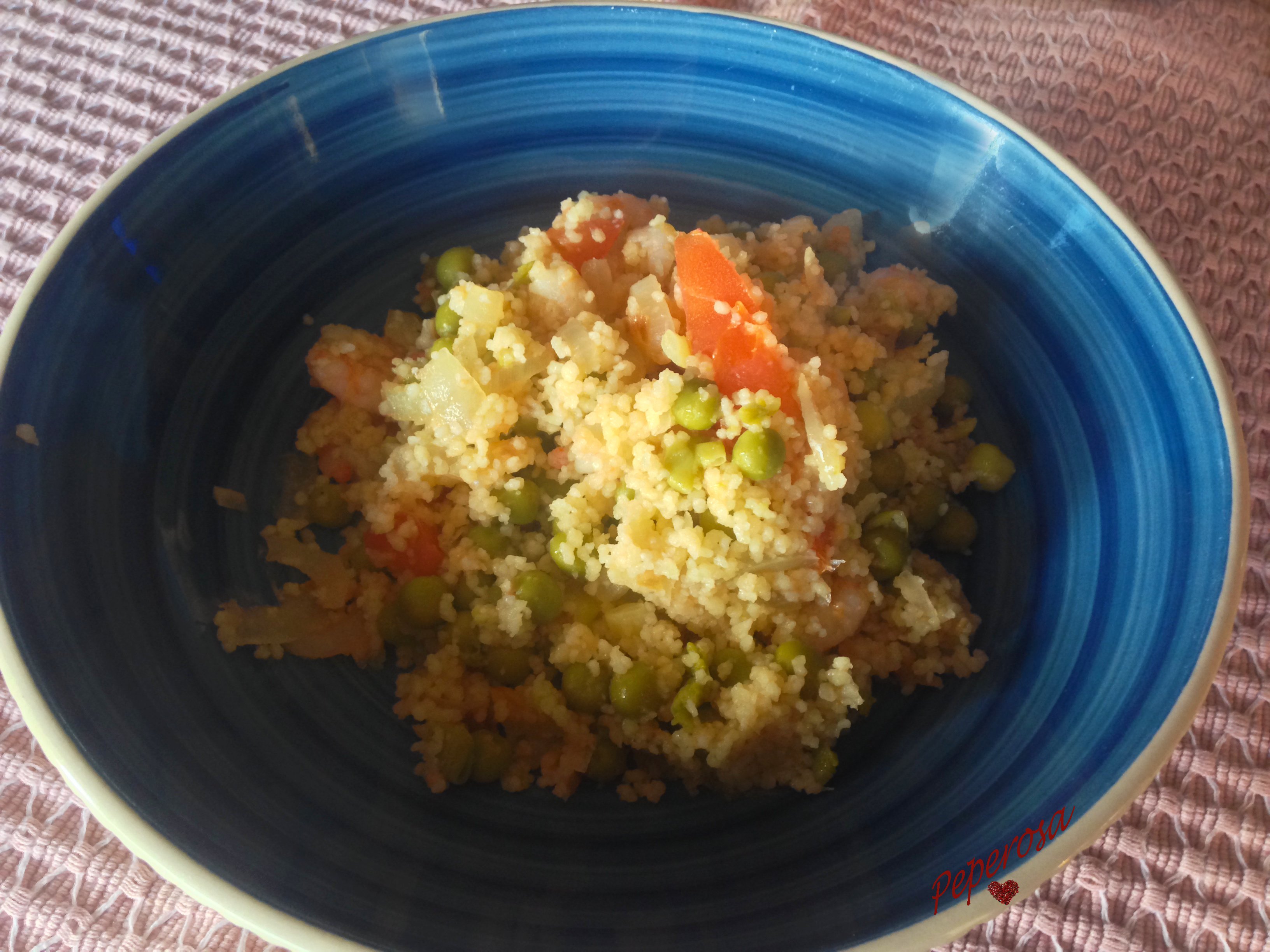 Cous cous profumato con gamberi e piselli
