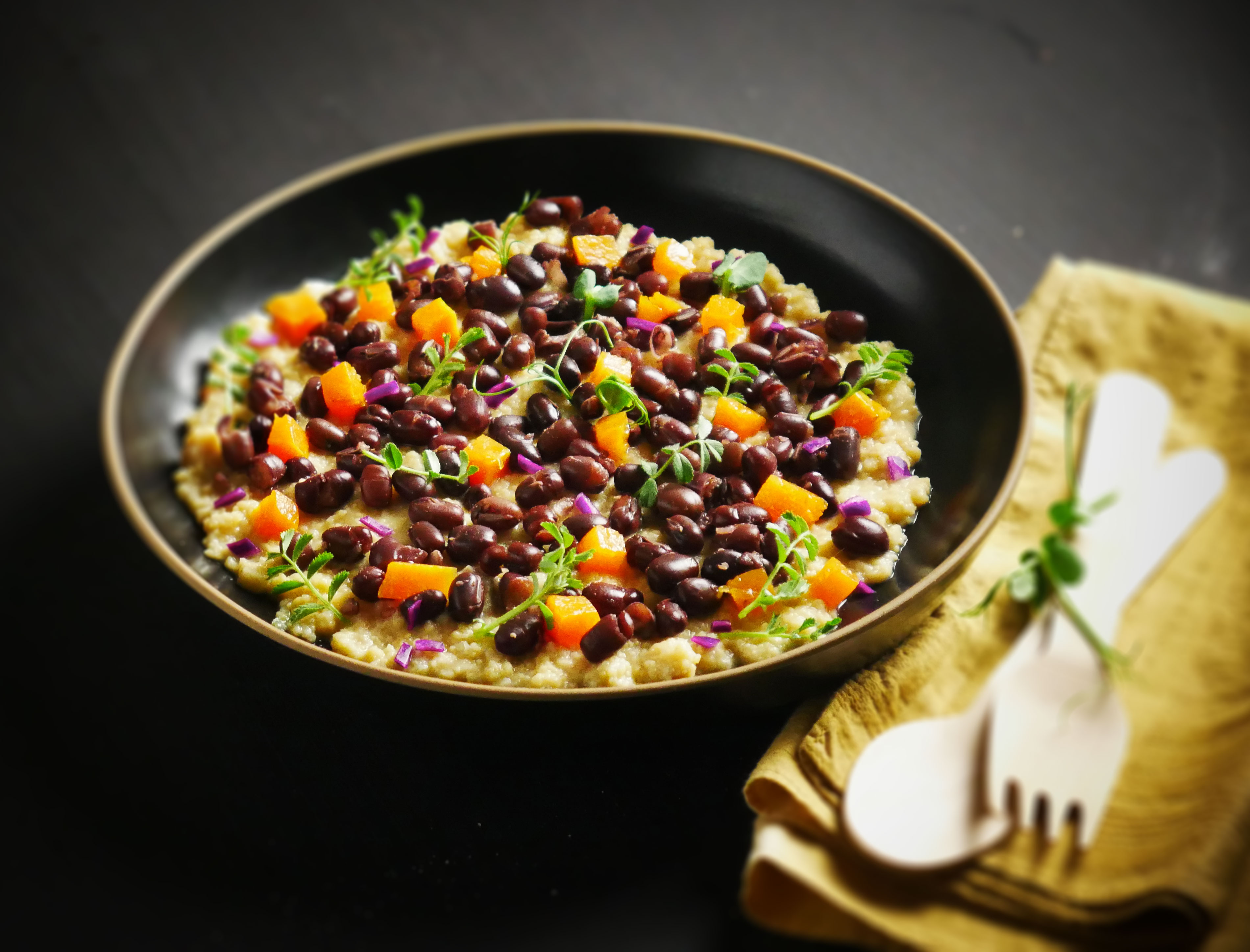 Cous Cous senza glutine di Ceci e Lenticchie con Zucca, Azuki, Cavolo viola e germogli