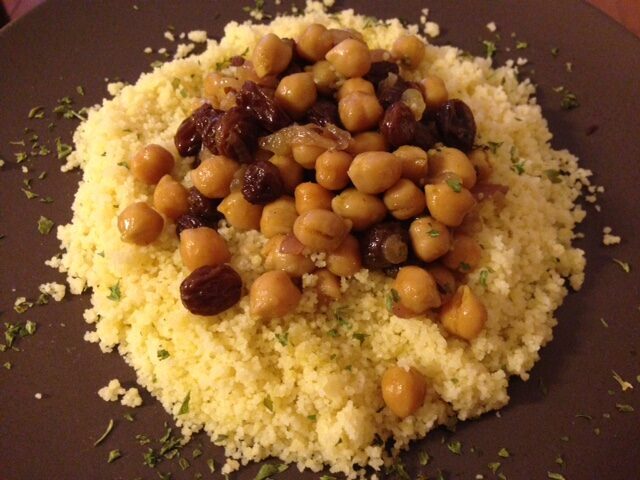 Couscous con ceci e uvetta