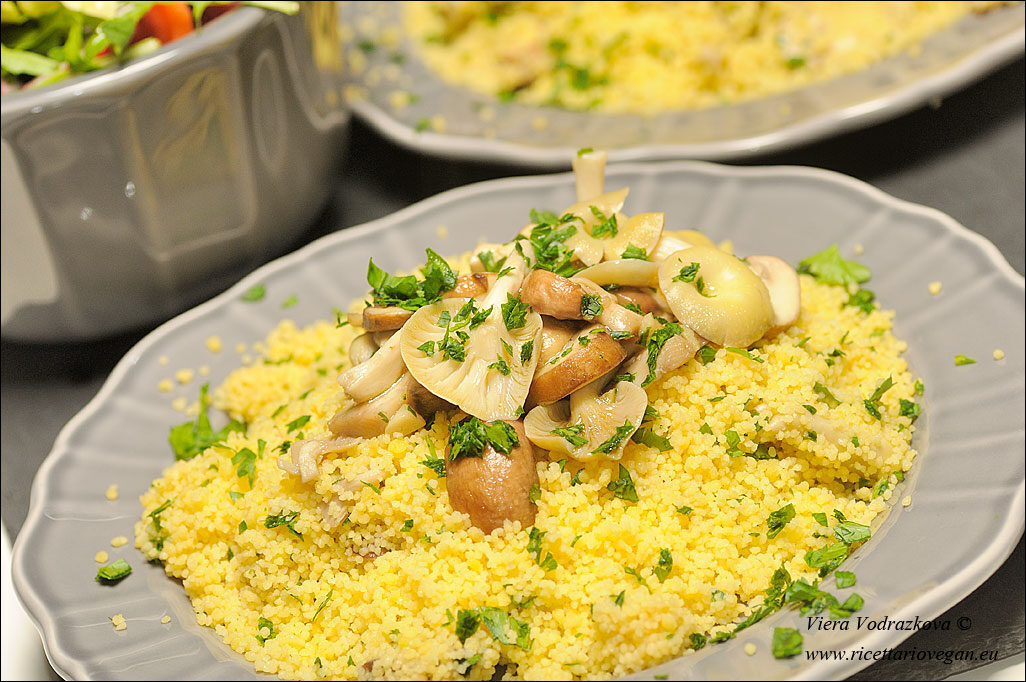 Couscous gluten free con pleurotus gialli e champignon crema