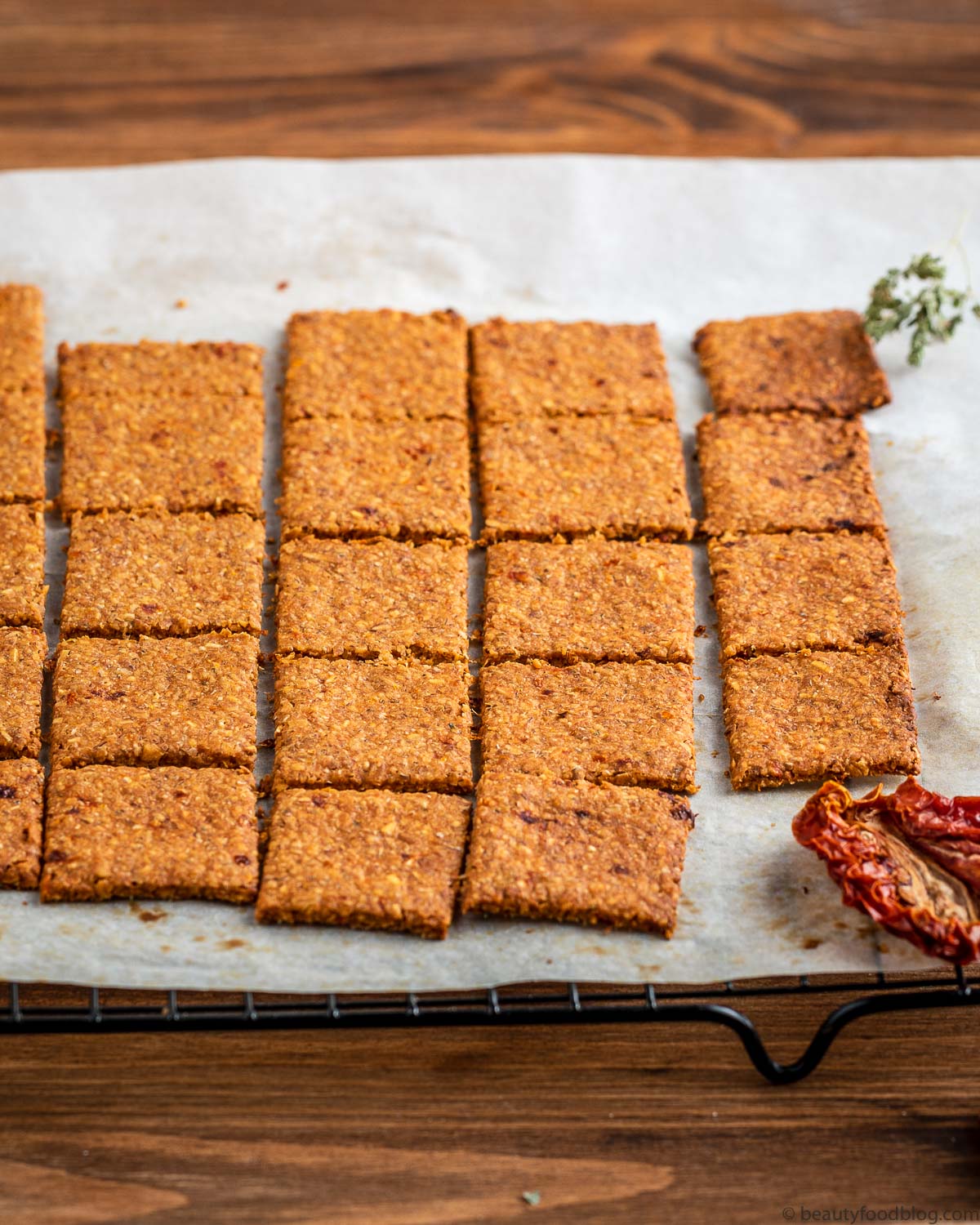 Crackers ai pomodori secchi senza lievito | gf vegan sun dried tomato crackers