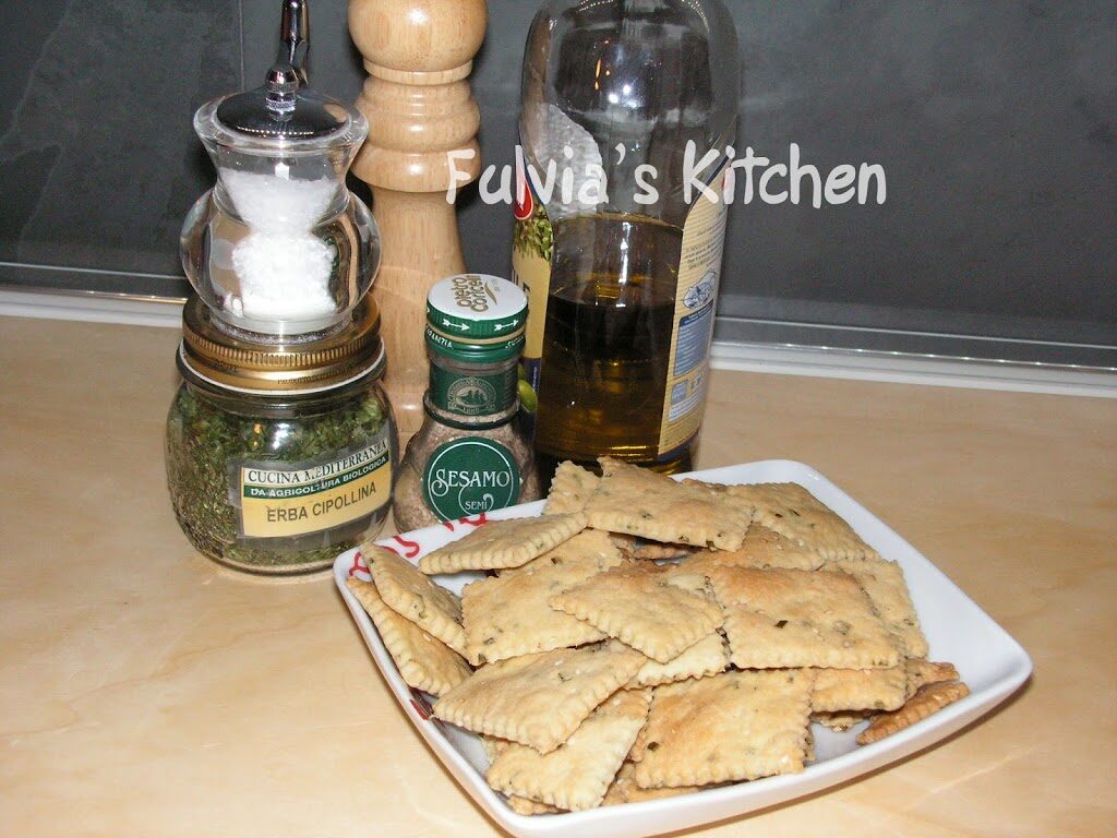 Crackers con erba cipollina e sesamo