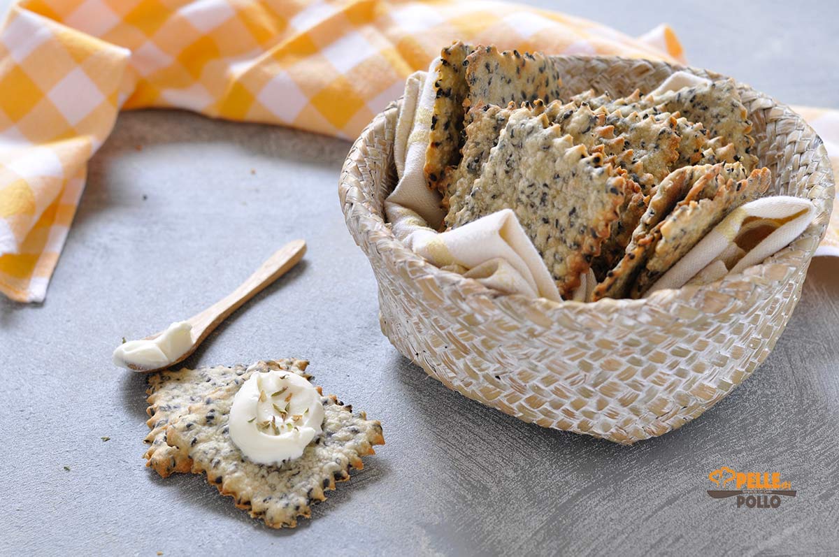 Crackers senza lievito con semi di sesamo