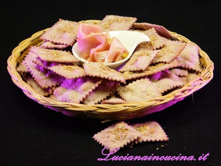 Crackers viola con esubero di lievito madre