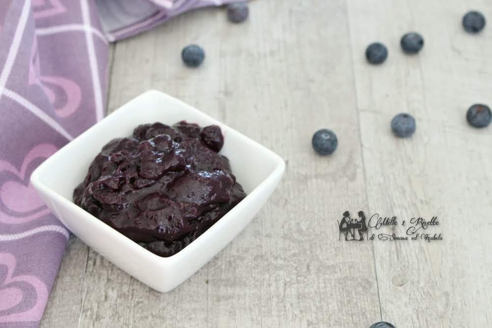 Crema ai mirtilli e ribes senza uova e latticini