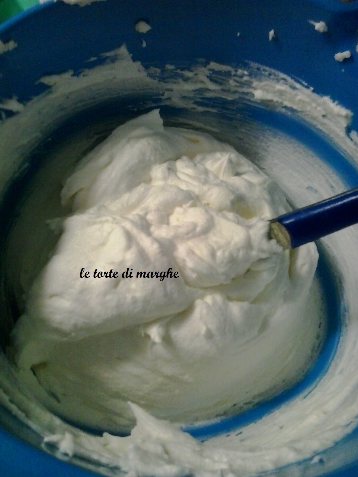 Crema al burro per decorare con roselline