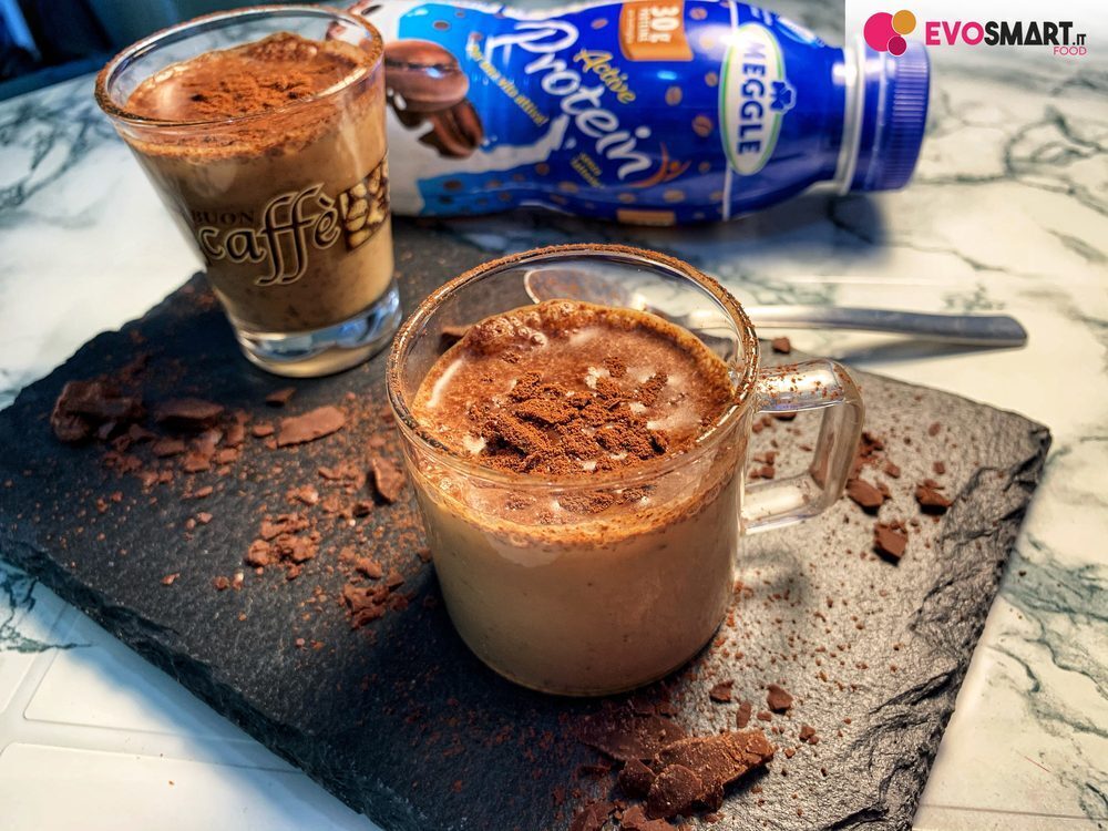 Crema al caffè light e senza lattosio con la bevanda Meggle