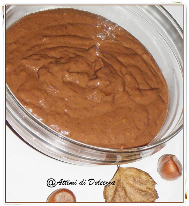 Crema al cioccolato al latte con nocciole