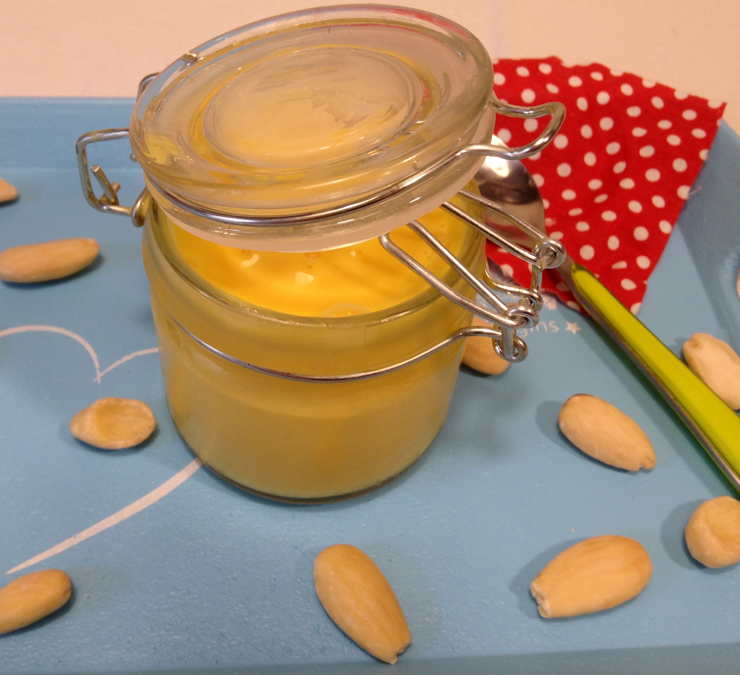 Crema al cioccolato bianco e mandorle