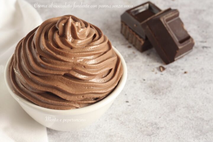 Crema al cioccolato fondente con panna senza uova