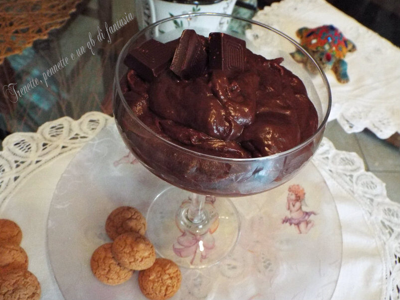 Crema al cioccolato senza uova e burro