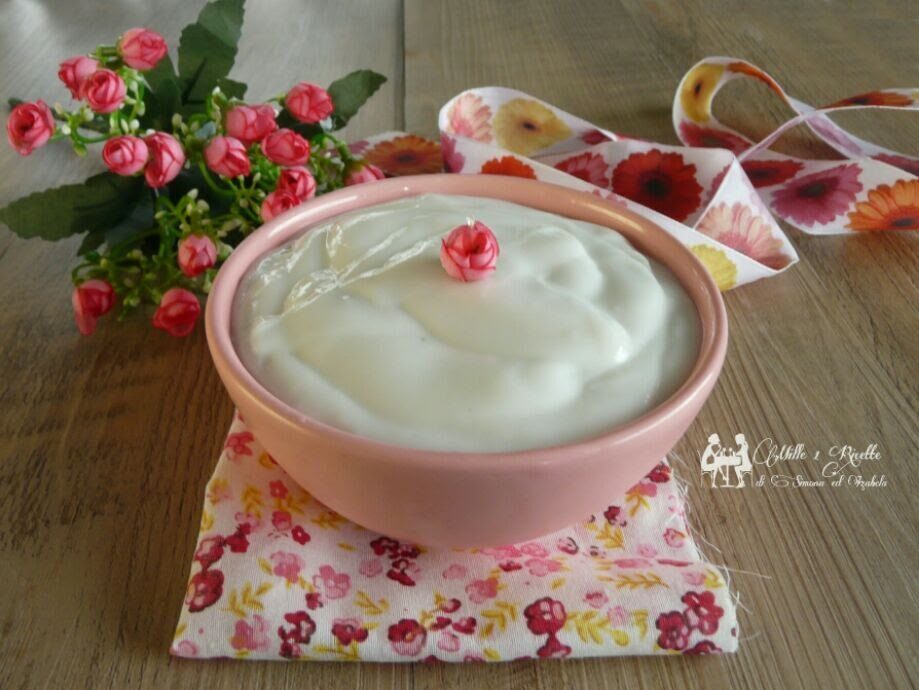 Crema al cocco, ricetta senza uova, per farcire torte e bignè