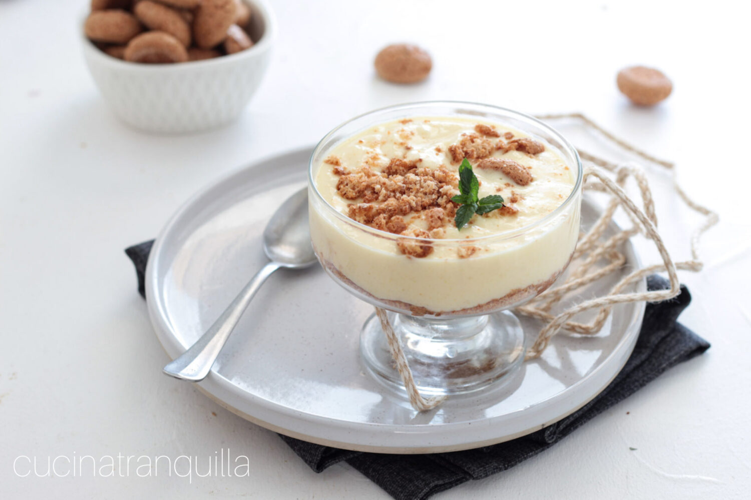 Crema al mango e amaretti