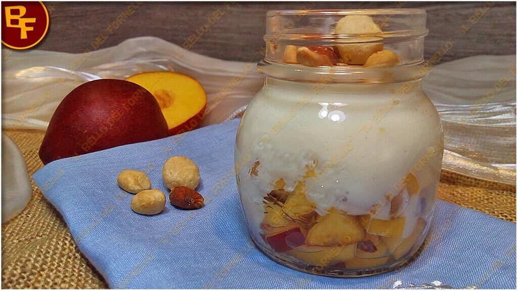 Crema al mascarpone con frutta fresca e secca