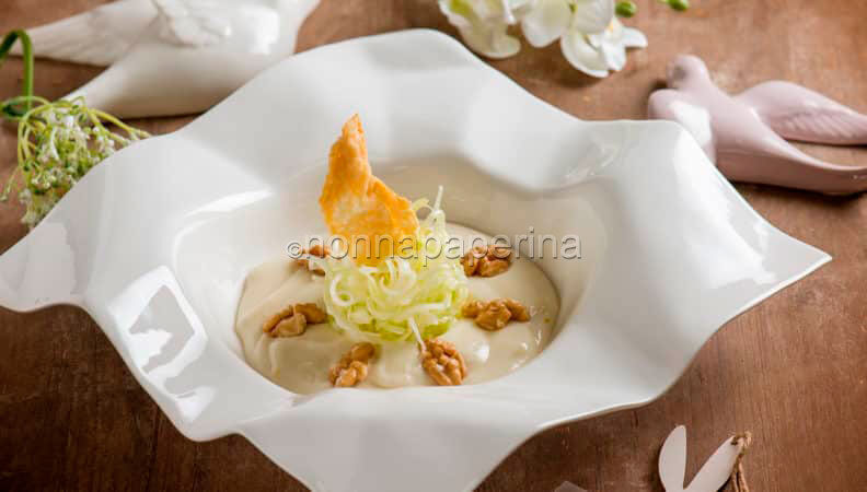 Crema cotta al parmigiano con insalata di sedano e noci: che la pasqua abbia inizio!