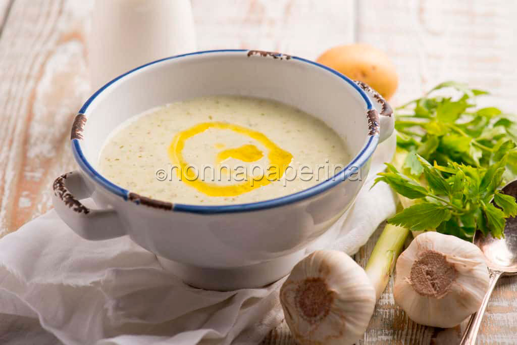 Crema di aglio selvatico e levistico: una salsina raffinata