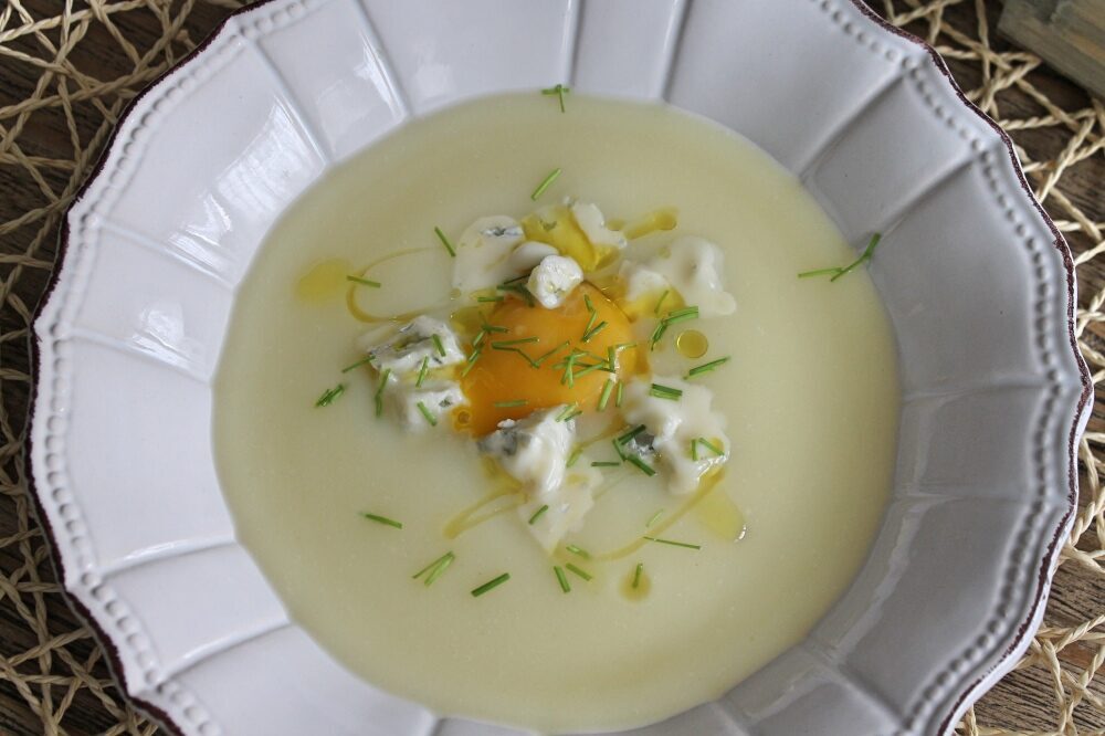 Crema di cavolfiori con uovo e gorgonzola