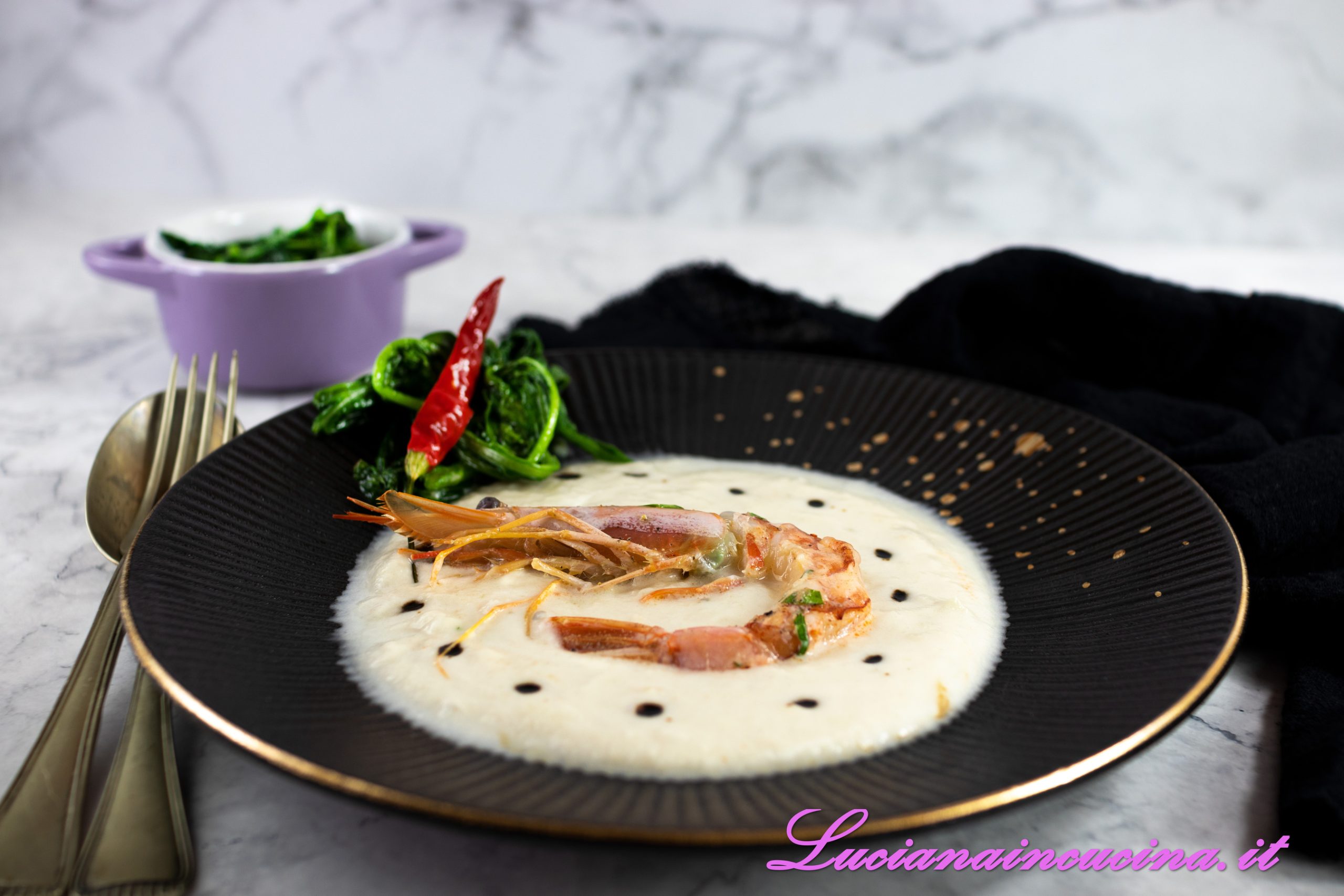 Crema di cavolo rapa con gambero marinato