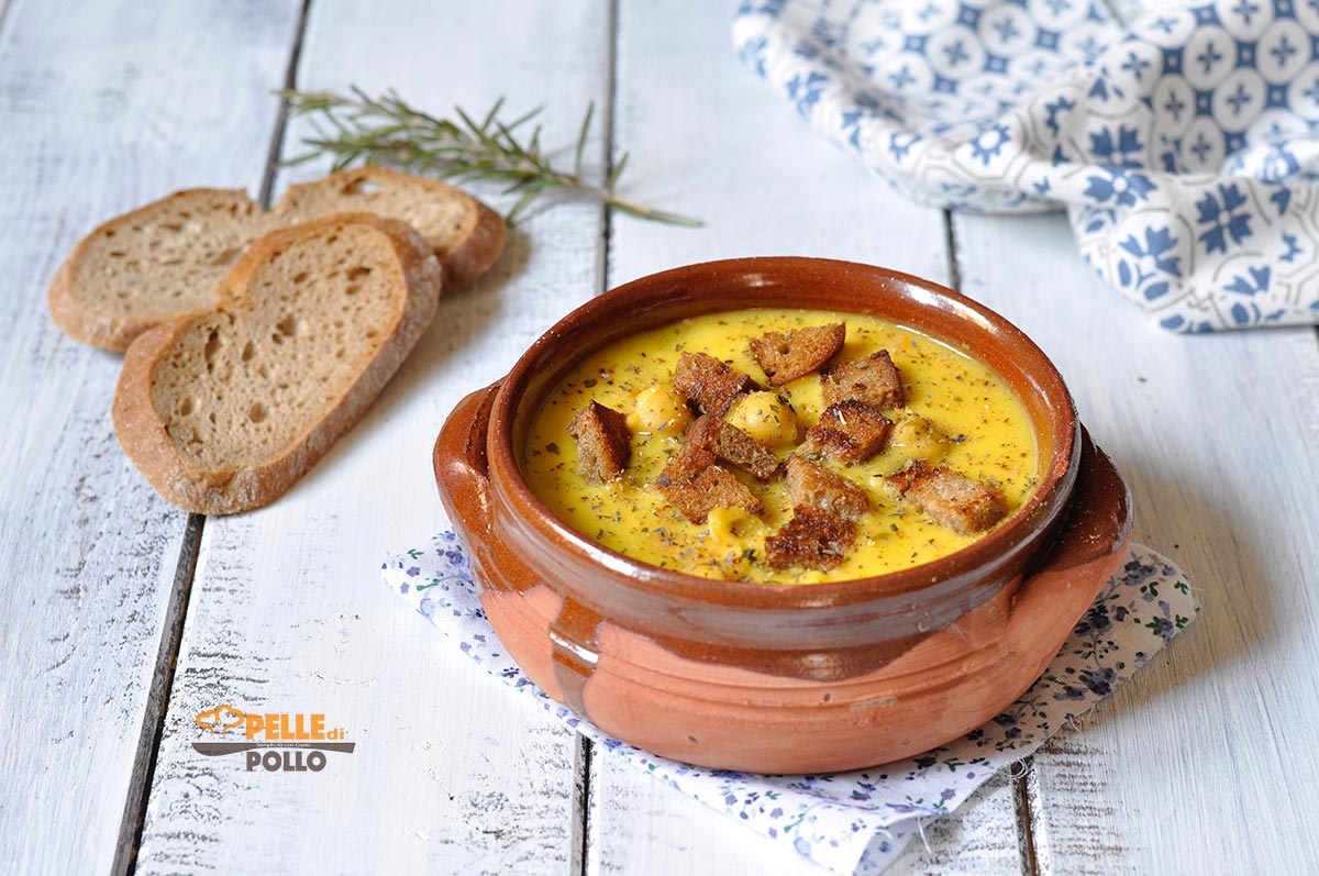 Crema di ceci e patate alla curcuma