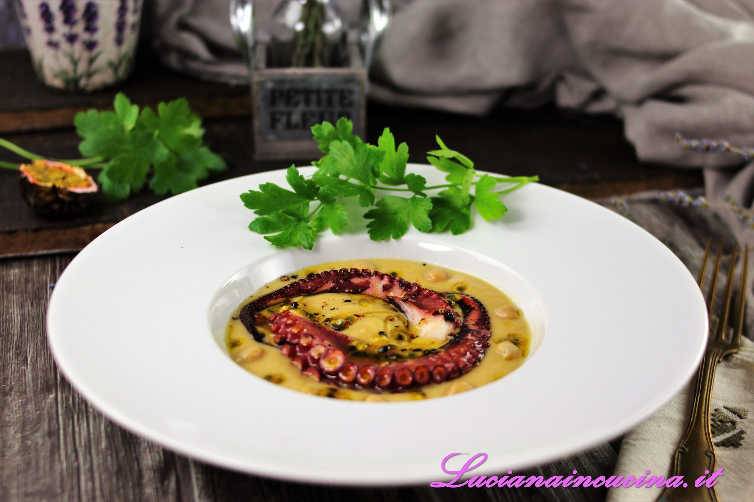 Crema di ceci e polpo croccante al passion fruit