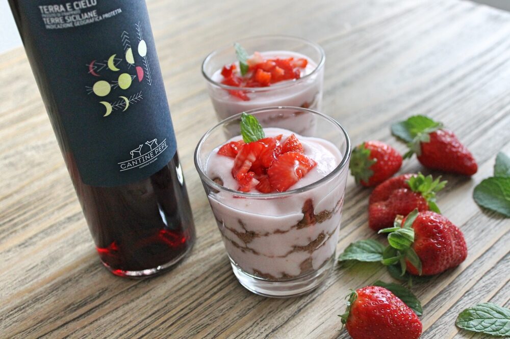 Crema di fragole in bicchiere