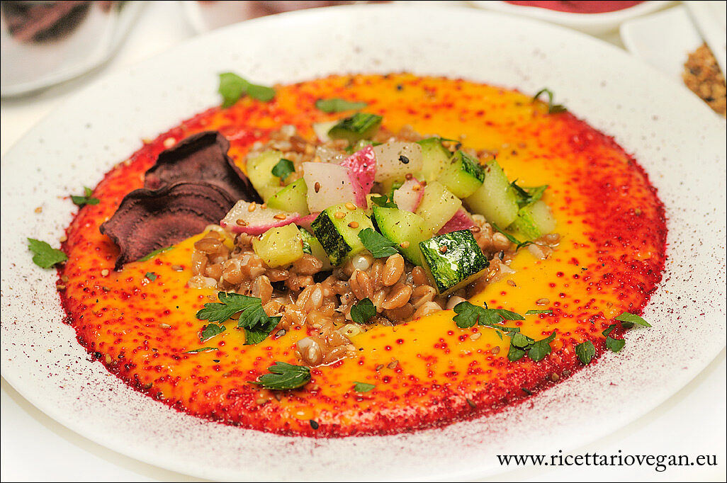 Crema di lenticchie rosse, farro e verdure