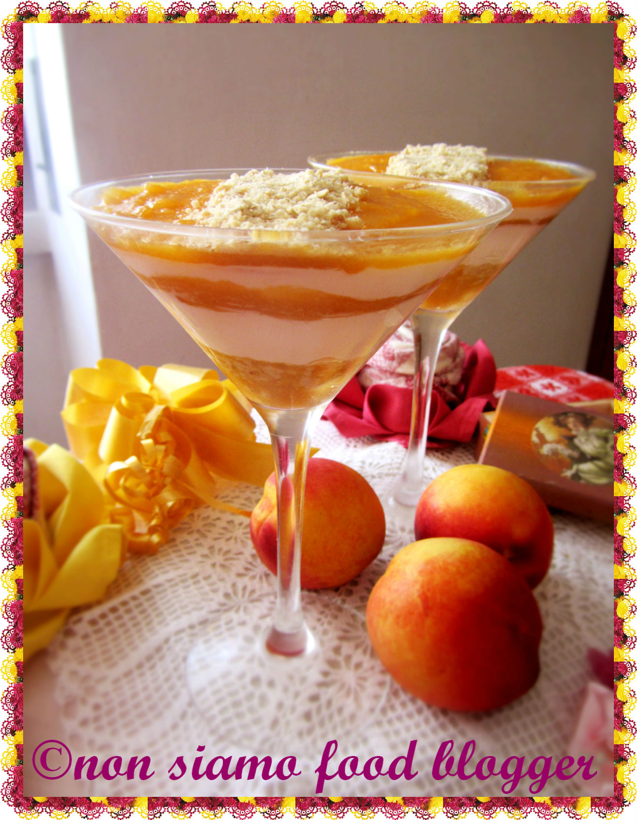 Crema di mascarpone e yogurt greco con coulis di pesche