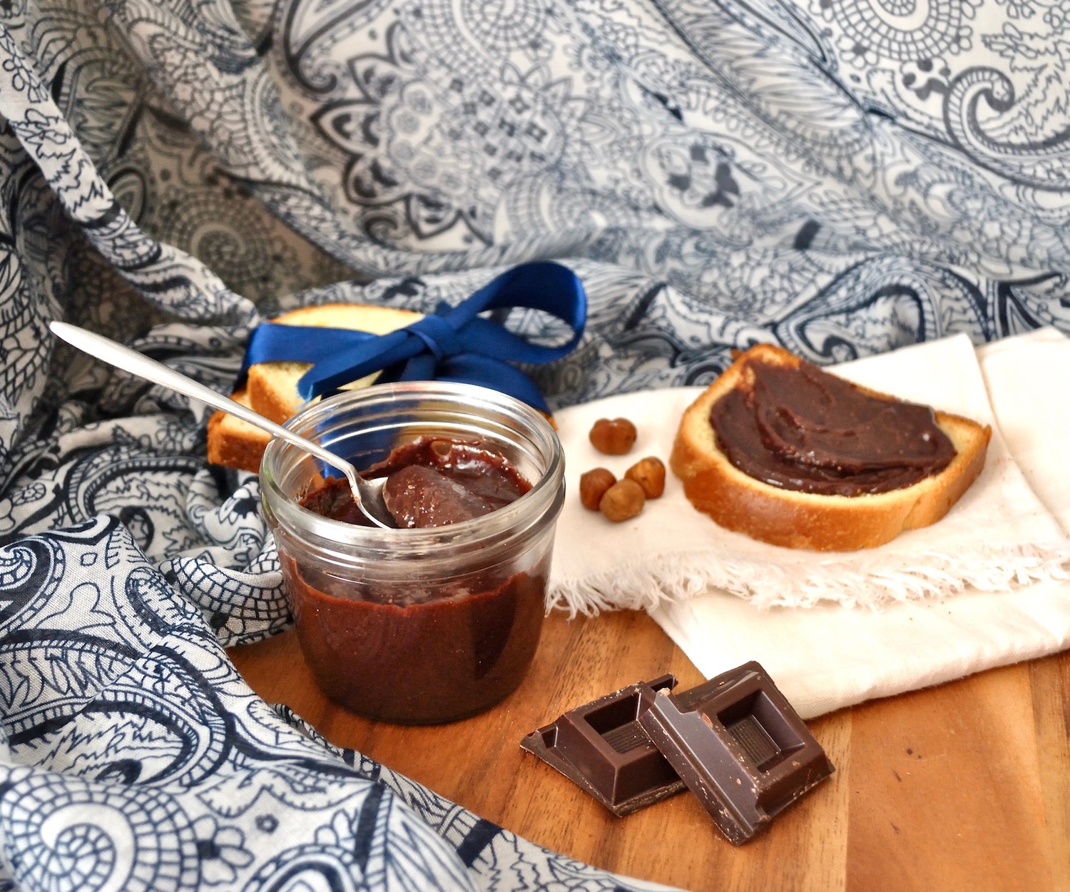 Crema di nocciole fatta in casa (vegan)