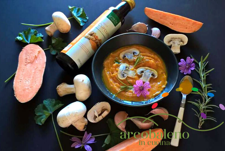 Crema di patate dolci  con funghi al profumo di rosmarino e succo di curcuma