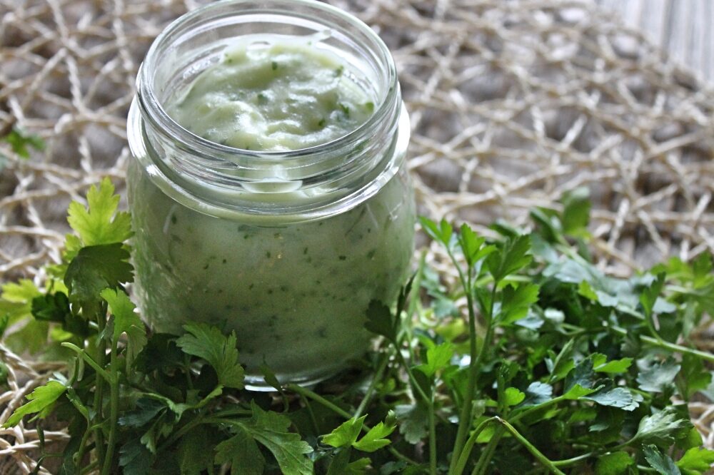 Crema di patate e prezzemolo, mandorle e brie