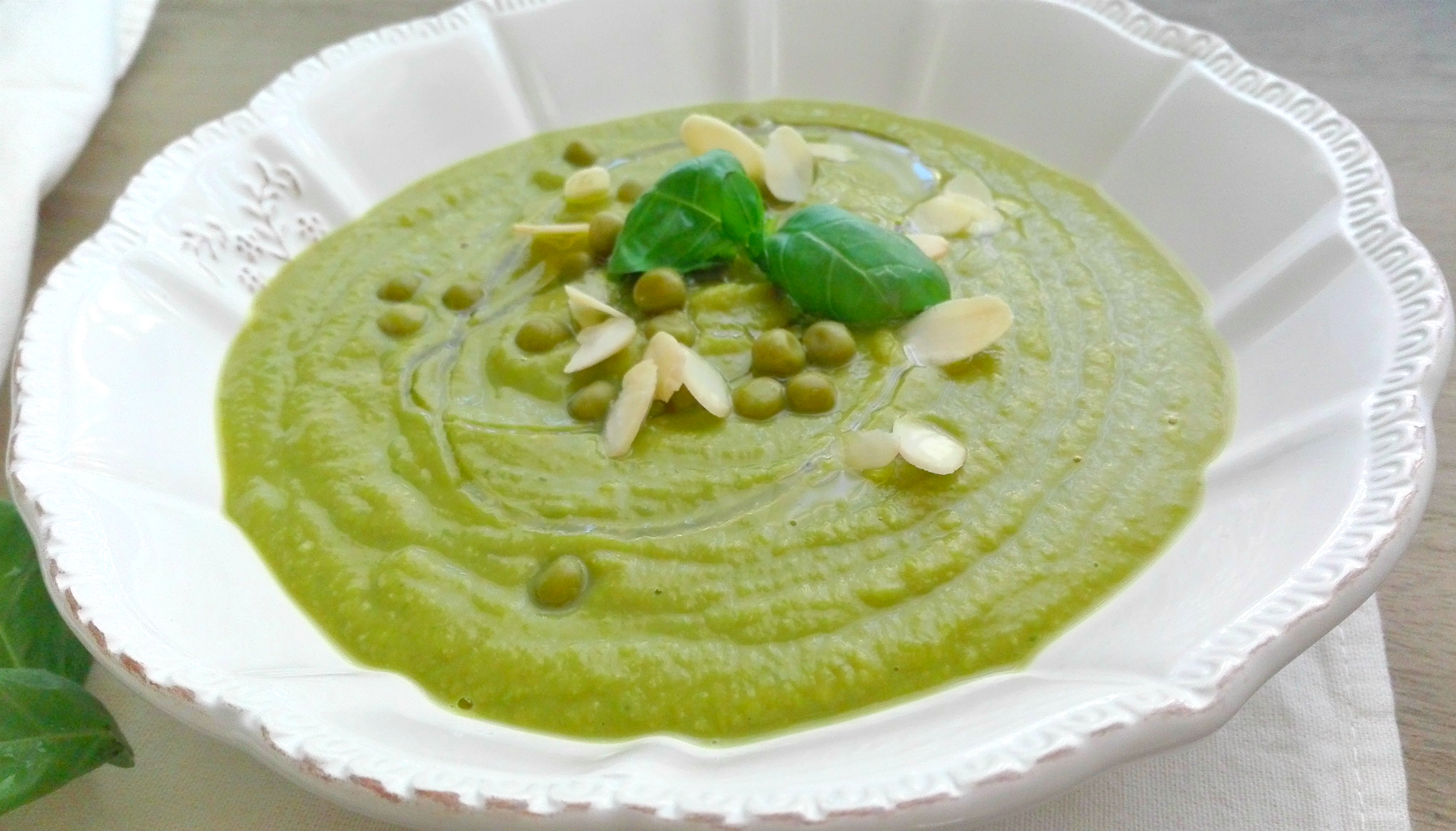 Crema di piselli e mandorle al profumo di basilico