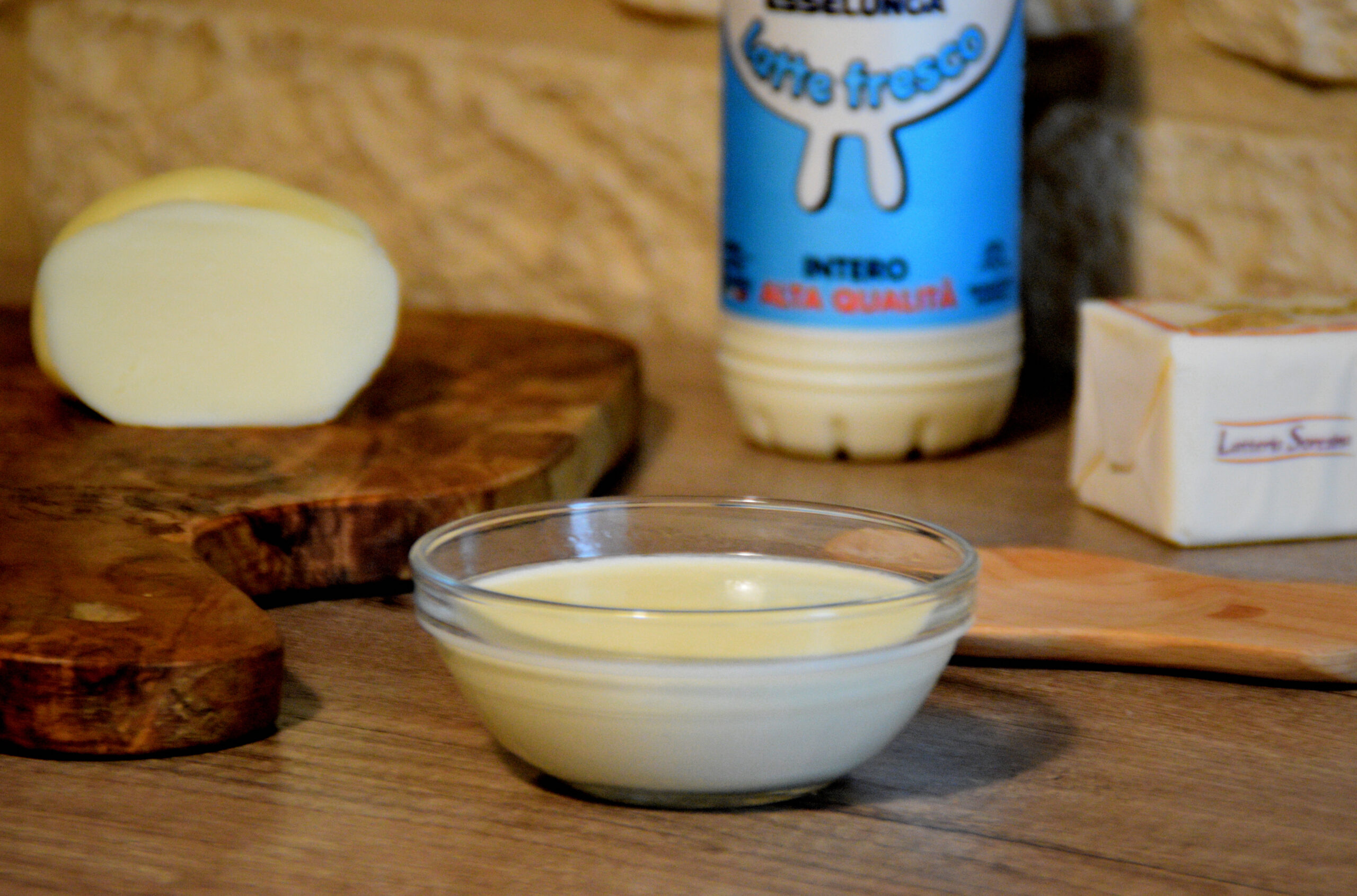 Crema di scamorza: ricetta ideale per accompagnare carne e condire insalate (200g)