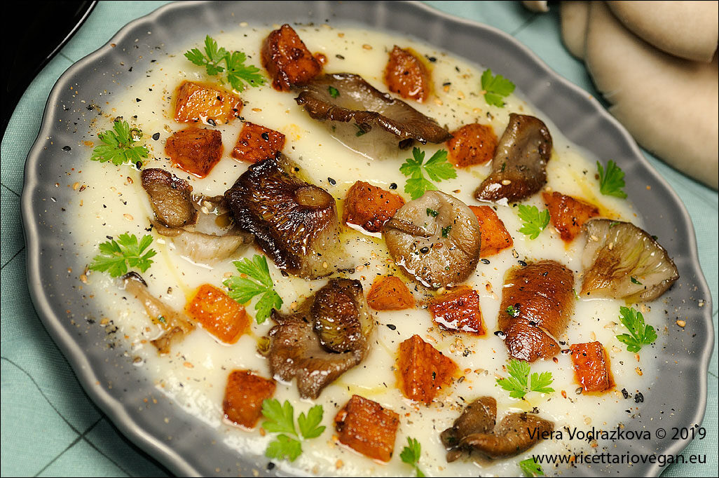 Crema di sedano rapa con pleurotus e tempeh
