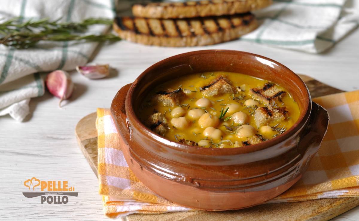 Crema di zucca con ceci e rosmarino