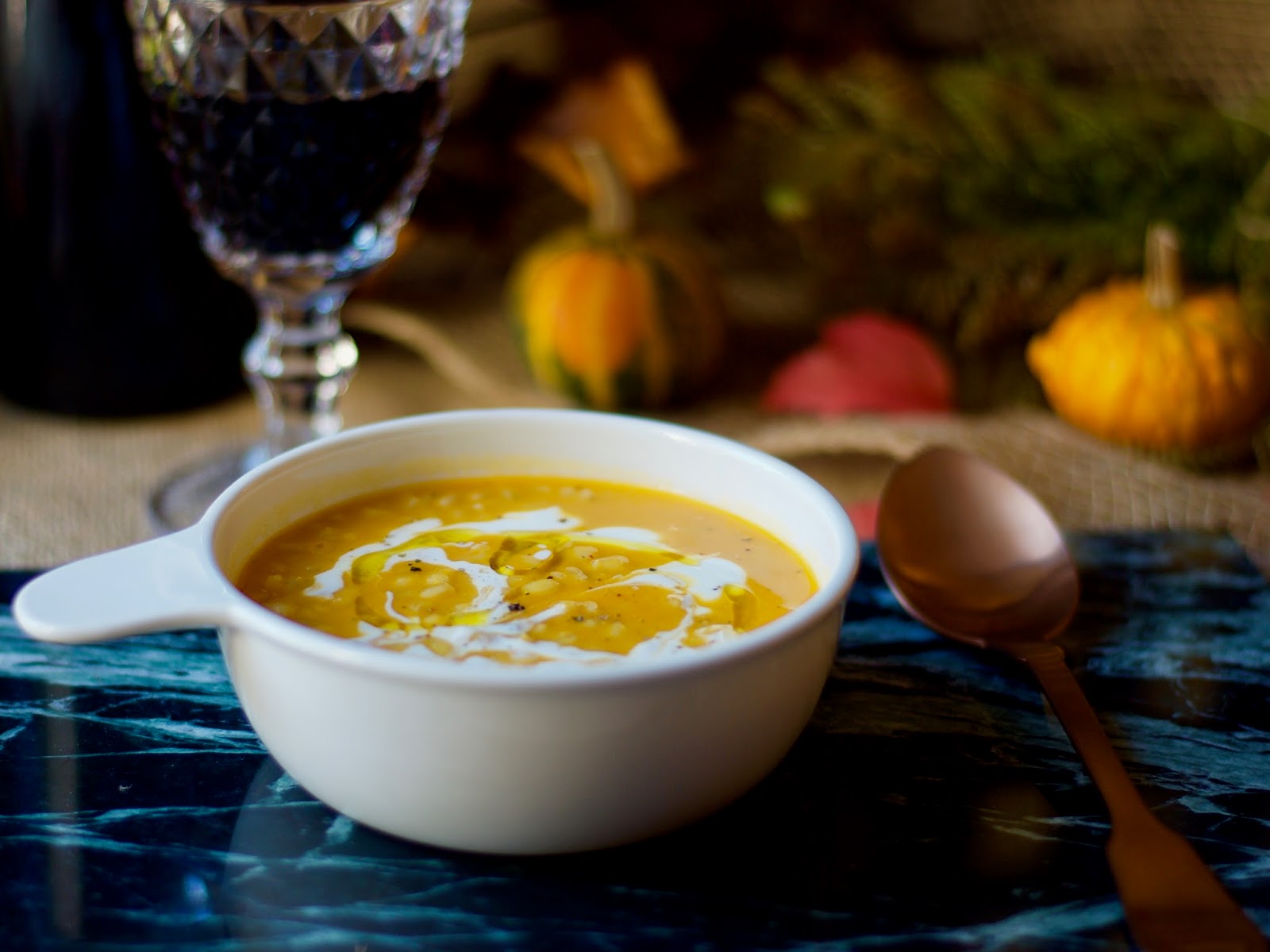Crema di zucca con orzo perlato e creme fraîche
