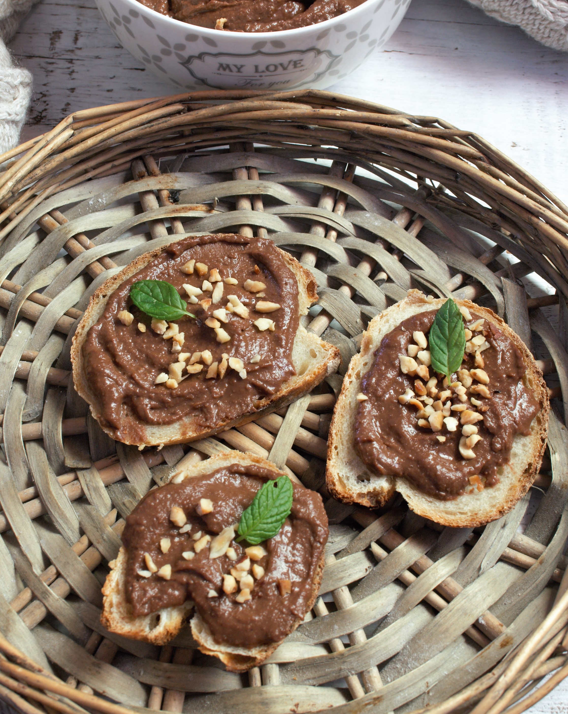Crema  dolce al cacao  con ceci del colle