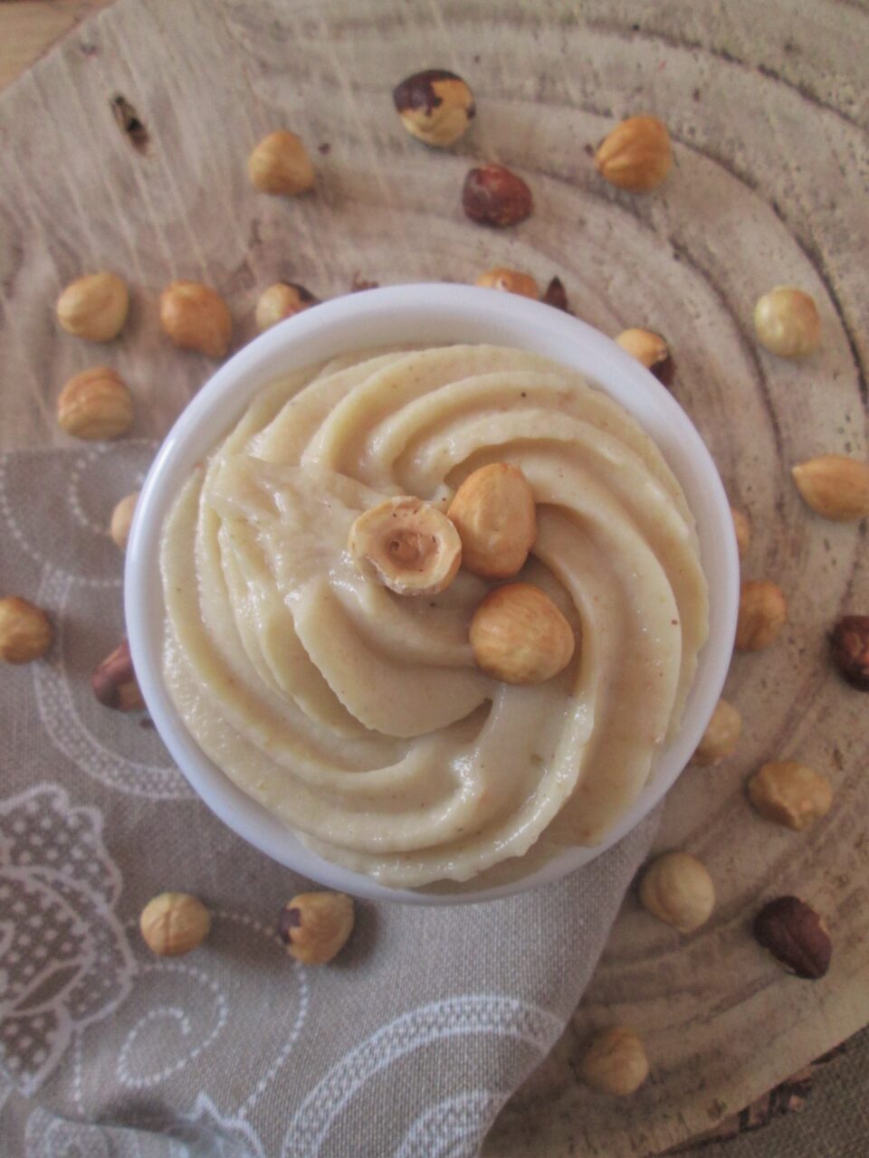 Crema pasticcera alla nocciola