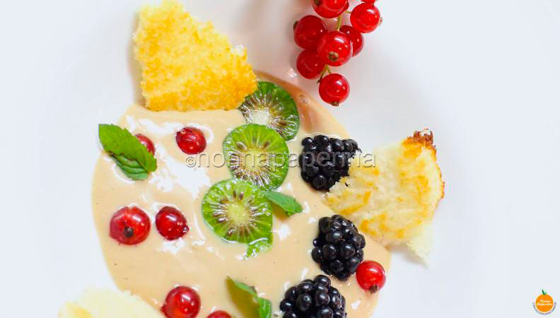 Crema pasticcera con farina di castagne, cialda di cocco e frutti rossi