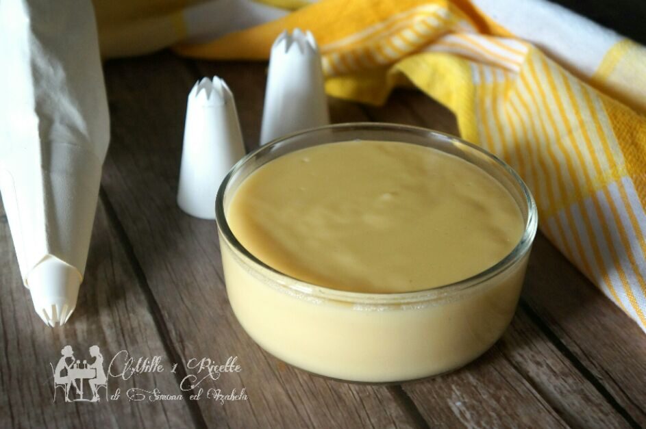 Crema pasticcera con un uovo