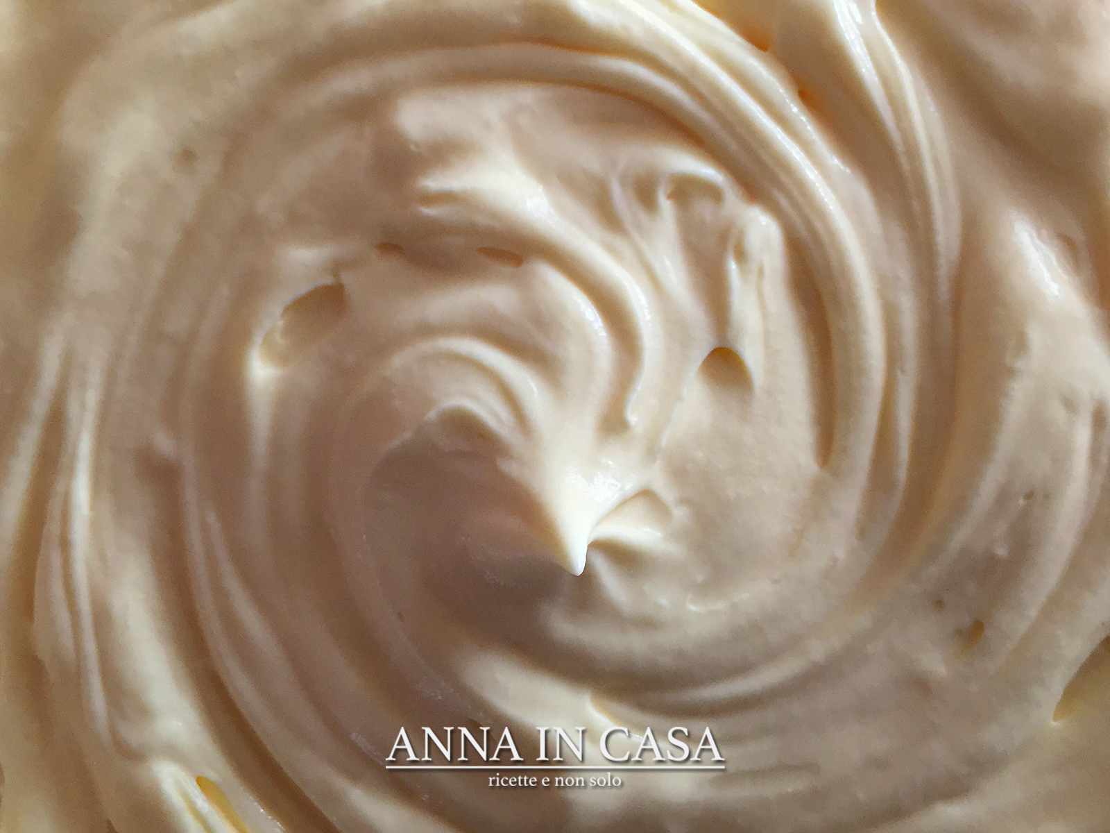 Crema pasticcera facile e veloce – metodo montersino