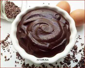 Crema pasticcera fit al cioccolato light veloce e senza glutine