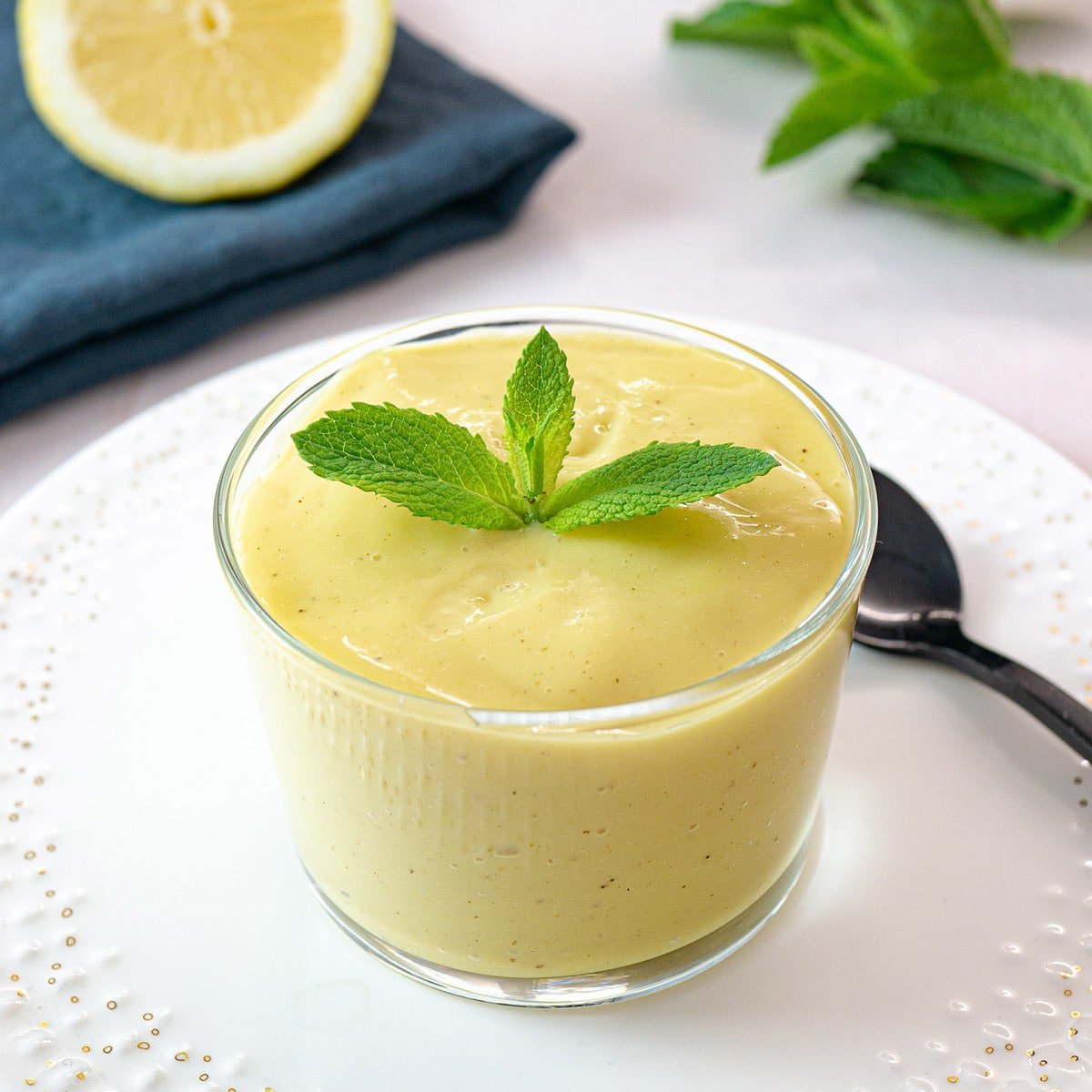 Crema pasticcera vegana con aroma di limone e vaniglia