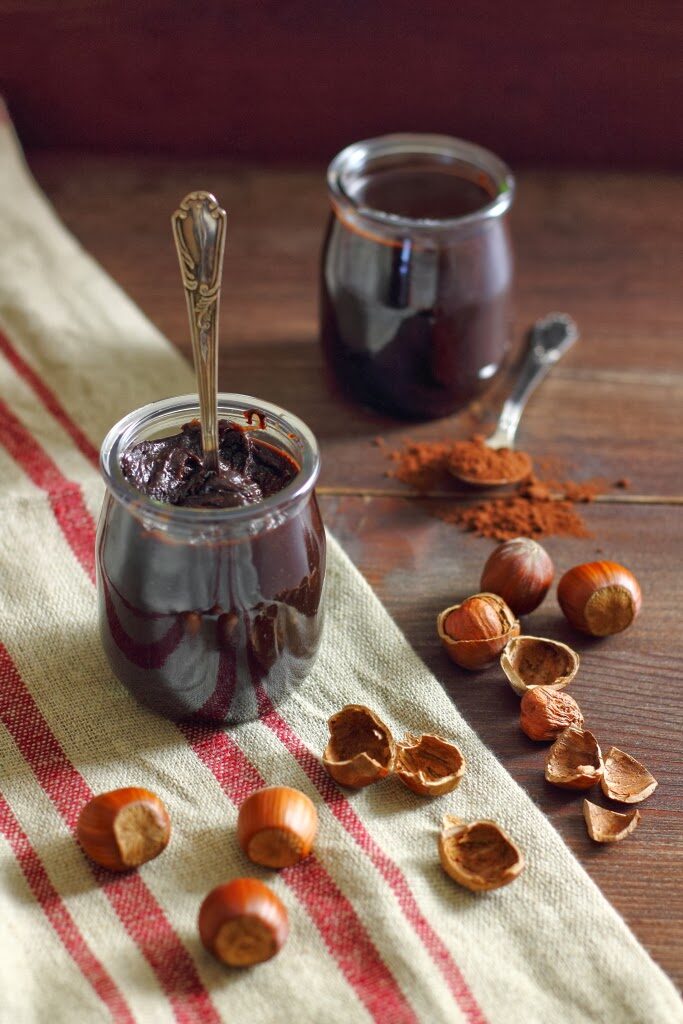 Crema spalmabile alle nocciole e cioccolato