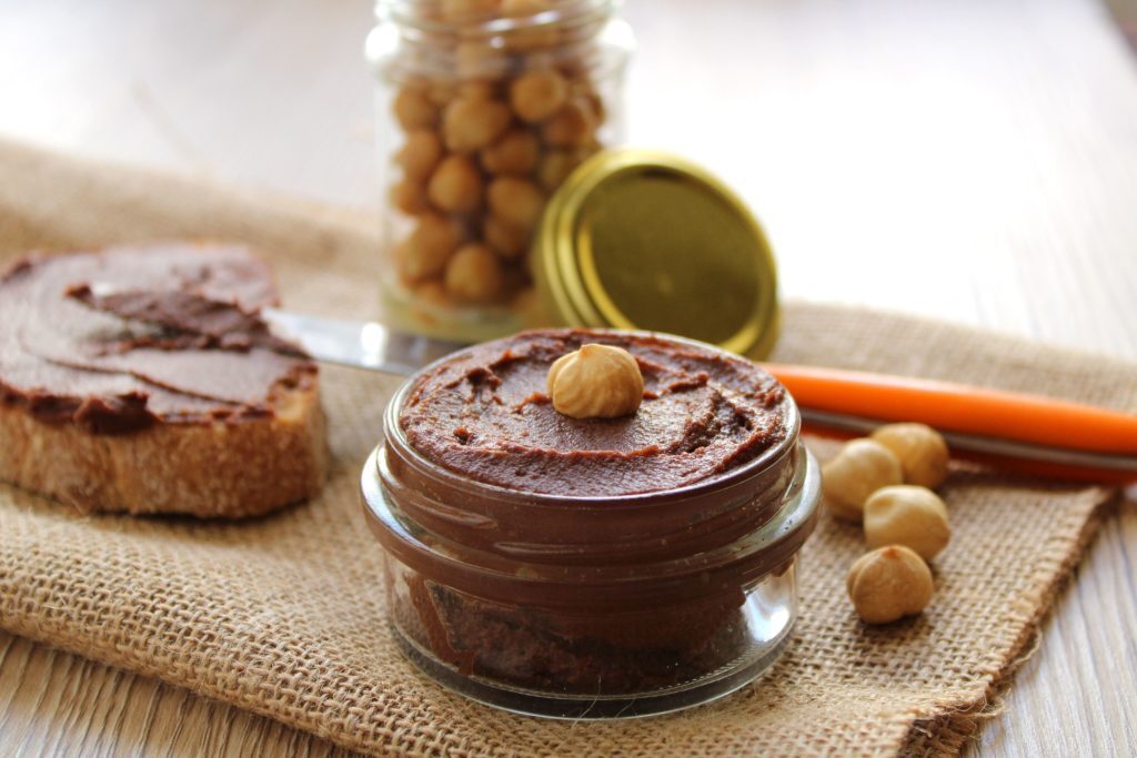 Crema spalmabile di ceci nocciole e cacao