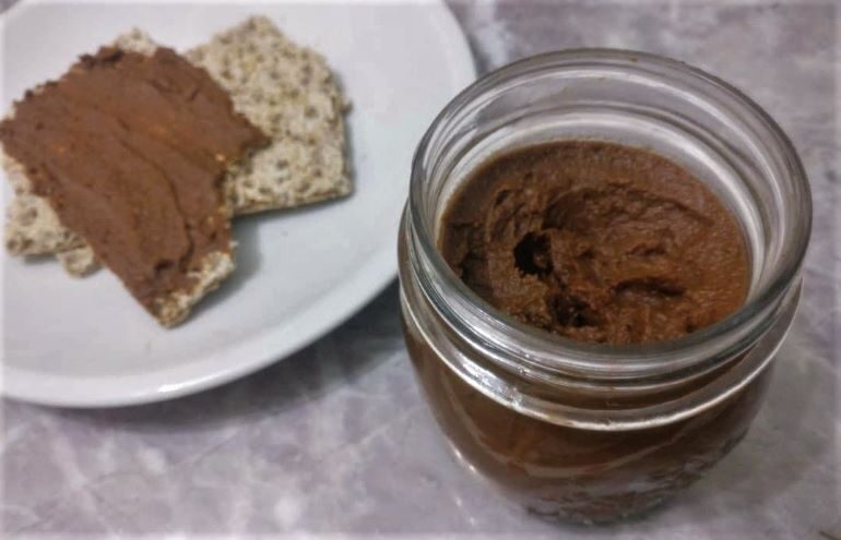Crema vegan senza zucchero di cacao e cannella