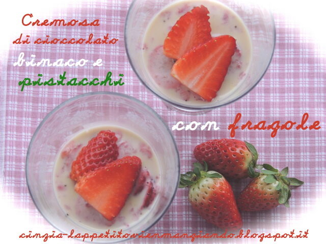 Cremoso al cioccolato bianco, pistacchio e fragole