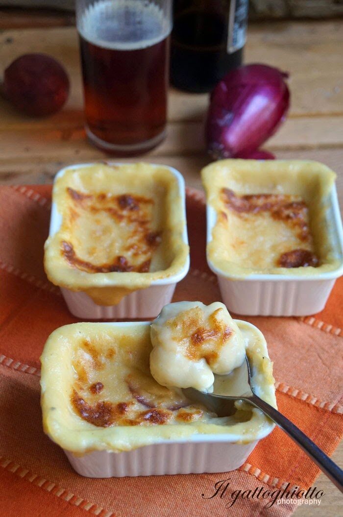 Cremoso di patate con cipolle rosse alla birra