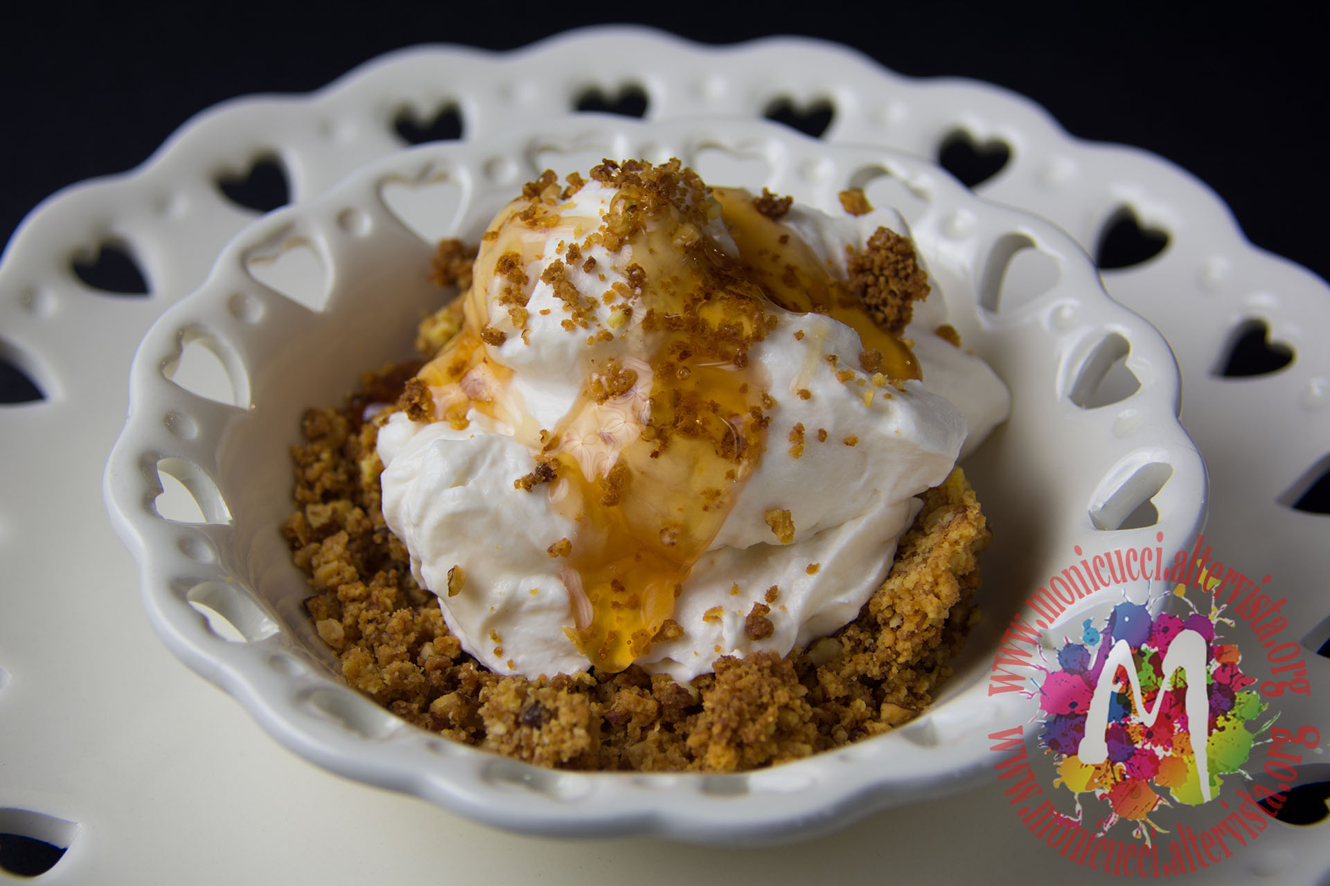 Cremoso di vin santo con crumble di cantuccini di prato