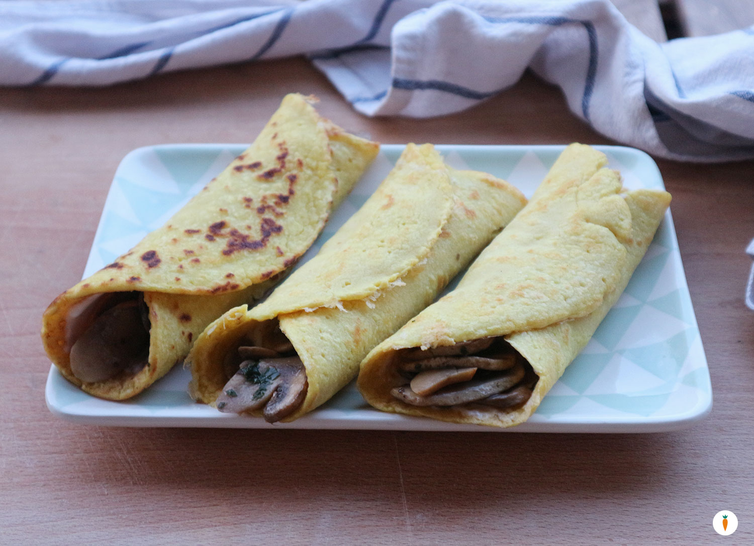 Crêpes alla farina di ceci farcite con funghi champignon e stracchino